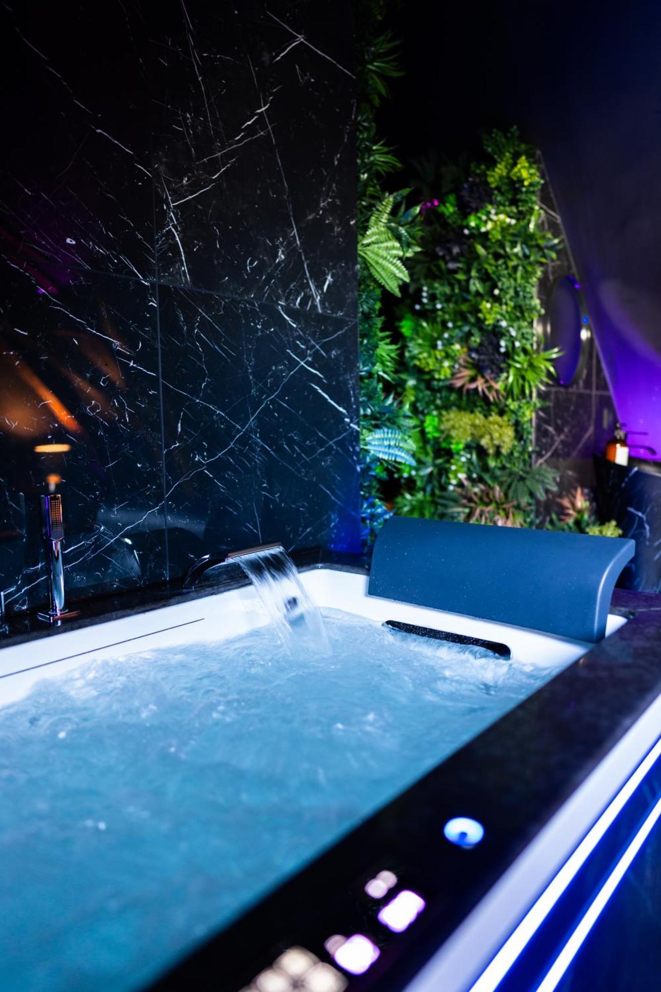 L'Evasion, Romantisme, Volupte & Jacuzzi Saumur Exterior foto
